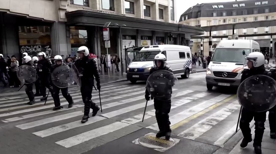 Bentrokan pecah antara demonstran dan polisi di pusat Kota Brussels pada Kamis (4/6/2026) ketika aksi protes menentang rencana reformasi sektor pendidikan di Belgia berubah menjadi kerusuhan.