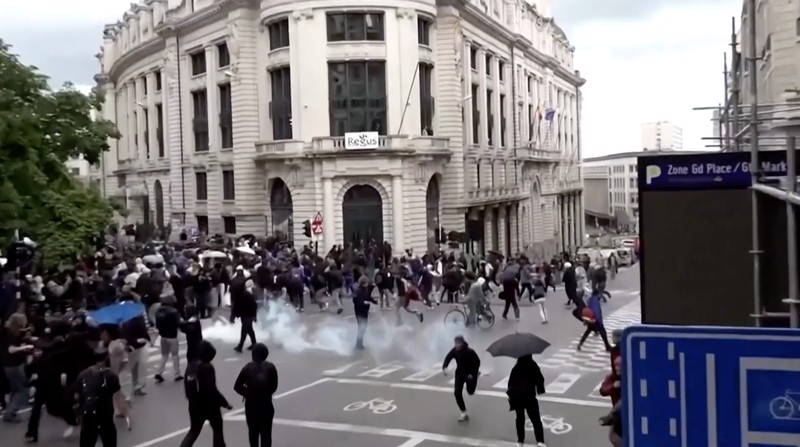Bentrokan pecah antara demonstran dan polisi di pusat Kota Brussels pada Kamis (4/6/2026) ketika aksi protes menentang rencana reformasi sektor pendidikan di Belgia berubah menjadi kerusuhan.