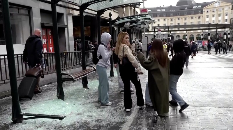 Bentrokan pecah antara demonstran dan polisi di pusat Kota Brussels pada Kamis (4/6/2026) ketika aksi protes menentang rencana reformasi sektor pendidikan di Belgia berubah menjadi kerusuhan. (Tangkapan Layar Video Reuters/)