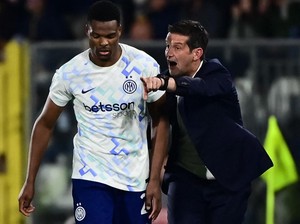 Chivu: Inter Nggak Bisa Hentikan Dumfries Gabung Madrid