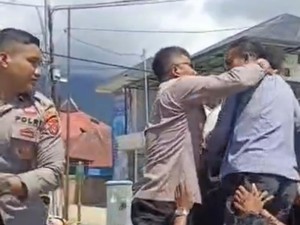 Kapolres Bombana Bantah Cekik Pendemo, Spontan Rebut Mik karena Mau Bakar Ban