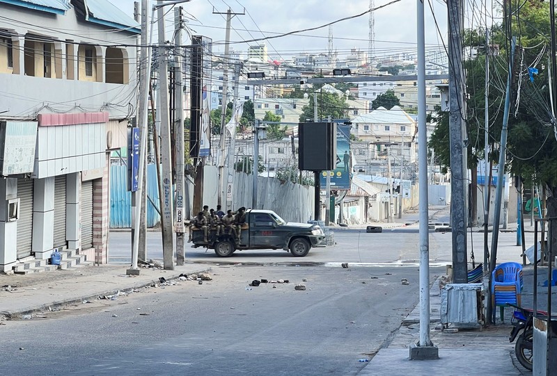 Ketegangan politik di Somalia kembali memanas setelah baku tembak hebat meletus di pusat ibu kota Mogadishu pada Jumat (5/6/2026). (REUTERS/Feisal Omar)