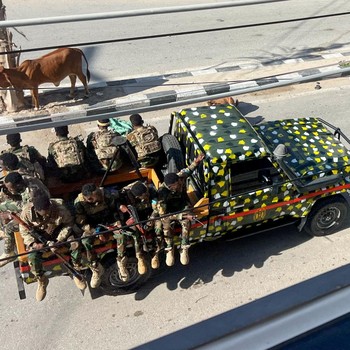 Ketegangan politik di Somalia kembali memanas setelah baku tembak hebat meletus di pusat ibu kota Mogadishu pada Jumat (5/6/2026). (REUTERS/Feisal Omar)