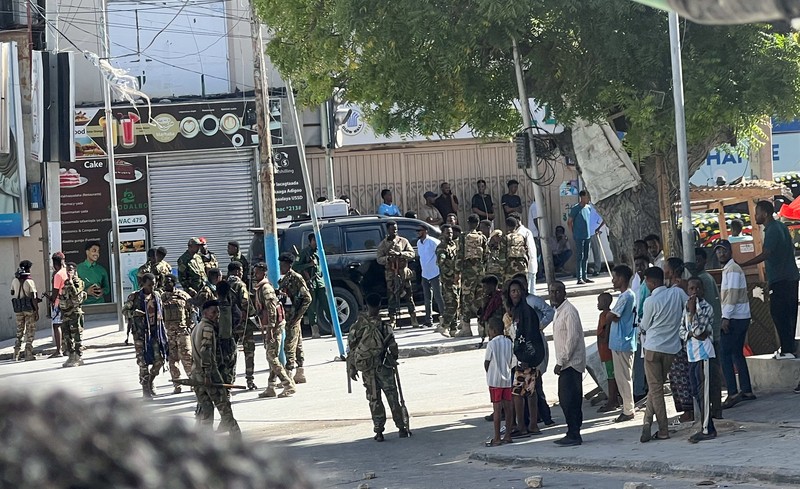 Ketegangan politik di Somalia kembali memanas setelah baku tembak hebat meletus di pusat ibu kota Mogadishu pada Jumat (5/6/2026). (REUTERS/Feisal Omar)