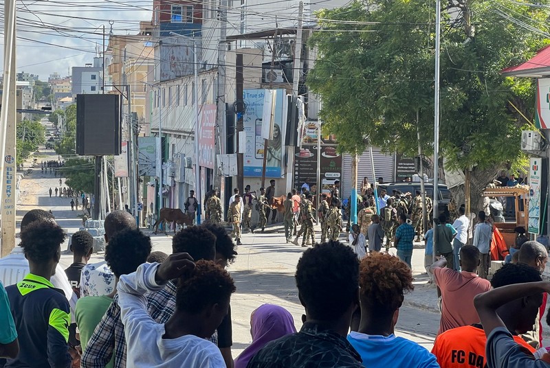Ketegangan politik di Somalia kembali memanas setelah baku tembak hebat meletus di pusat ibu kota Mogadishu pada Jumat (5/6/2026). (REUTERS/Feisal Omar)