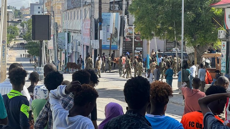 Ketegangan politik di Somalia kembali memanas setelah baku tembak hebat meletus di pusat ibu kota Mogadishu pada Jumat (5/6/2026). (REUTERS/Feisal Omar)