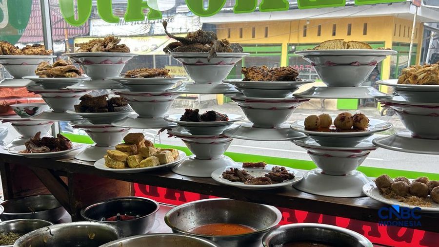 Kondisi Rumah Makan Padang di Tebet, Jakarta Selatan pada Jumat (5/6/2026). (CNBC Indoensia/Elga Nurmutia)