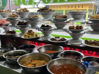 Kondisi Rumah Makan Padang di Tebet, Jakarta Selatan pada Jumat (5/6/2026). (CNBC Indoensia/Elga Nurmutia)
