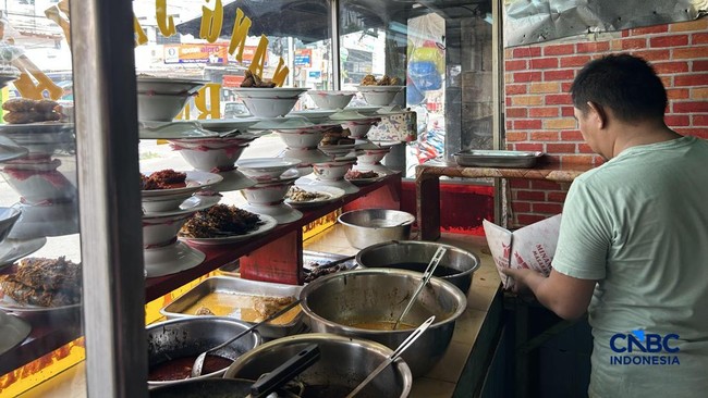 Muncul Fenomena Foto Ini Banyak Dipajang di Rumah Makan Padang