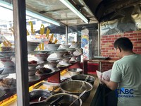 Kondisi Rumah Makan Padang di Tebet, Jakarta Selatan pada Jumat (5/6/2026). (CNBC Indoensia/Elga Nurmutia)