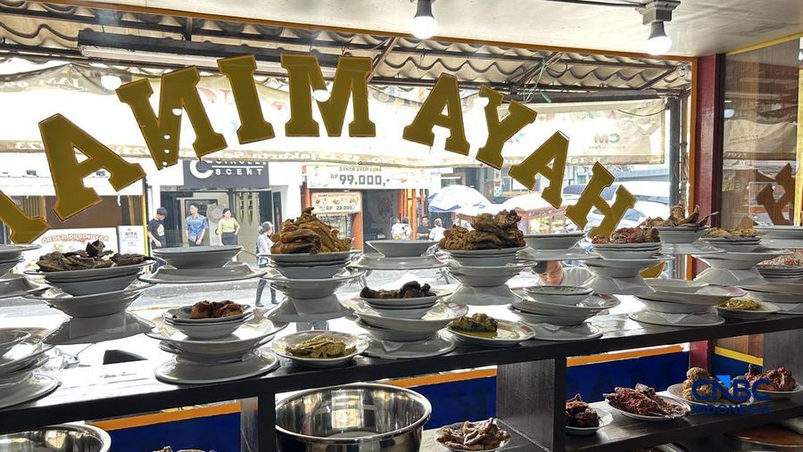 Kondisi Rumah Makan Padang di Tebet, Jakarta Selatan pada Jumat (5/6/2026). (CNBC Indoensia/Elga Nurmutia)