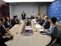Menko Perekonomian, Airlangga Hartarto melakukan pertemuan dengan Pemerintah Amerika Serikat melalui USTR di sela-sela Pertemuan Tingkat Menteri (PTM) OECD 2026 di Paris. (Dok. Humas Kemenko Perekonomian)
