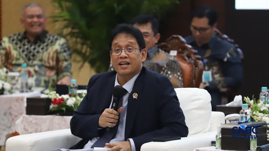 Mantan Menteri Keuangan Fuad Bawazier mengatakan angka defisit APBN Indonesia sudah menunjukkan perbaikan.