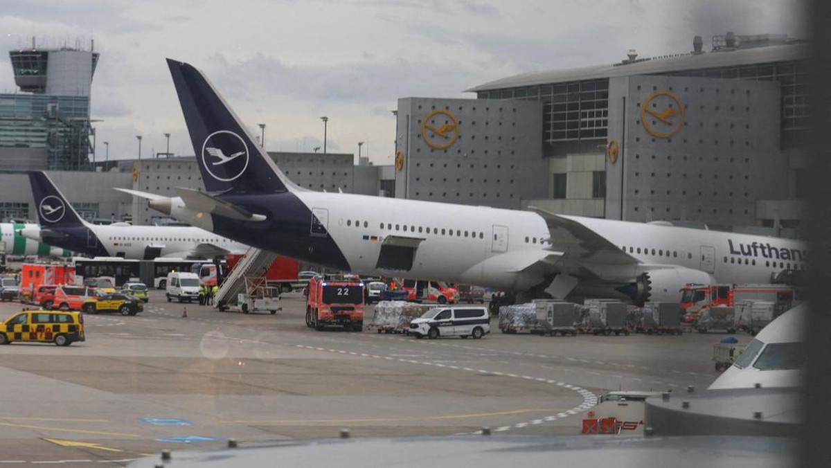 Roda Pendaratan Boeing 787 Mendadak Ambruk, Begini Nasib Penumpangnya