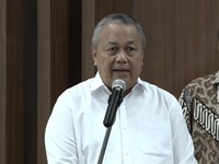 Gubernur BI, Perry Warjiyo dalam keterangan pers di Gedung Nusantara III, Kompleks Parlemen, Senayan, Jakarta Pusat, Sabtu (6/6/2026). (Tangkapan Layar Youtube)
