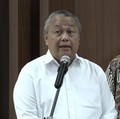 Foto: Gubernur Bank Indonesia Perry Warjiyo (kiri) dan Wakil Ketua Komisi XI DPR dari Fraksi Gerindra Mohamad Hekal dalam keterangan pers di Gedung Nusantara III, Kompleks Parlemen, Senayan, Jakarta Pusat, Sabtu (6/6/2026). (Tangkapan Layar Youtube)