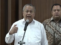 Gubernur BI, Perry Warjiyo dalam keterangan pers di Gedung Nusantara III, Kompleks Parlemen, Senayan, Jakarta Pusat, Sabtu (6/6/2026). (Tangkapan Layar Youtube)