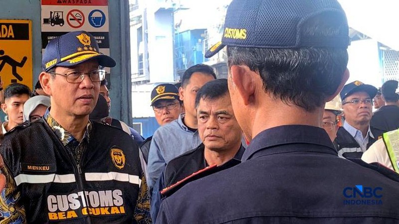 Menteri Keuangan (Menkeu) Purbaya Yudhi Sadewa  meninjau Pelabuhan Tanjung Priok pada Sabtu (6/6/2026). (CNBC Indonesia/Fergi Nadira)