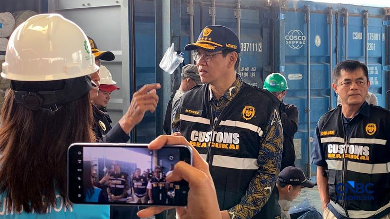 Menteri Keuangan (Menkeu) Purbaya Yudhi Sadewa  meninjau Pelabuhan Tanjung Priok pada Sabtu (6/6/2026). (CNBC Indonesia/Fergi Nadira)