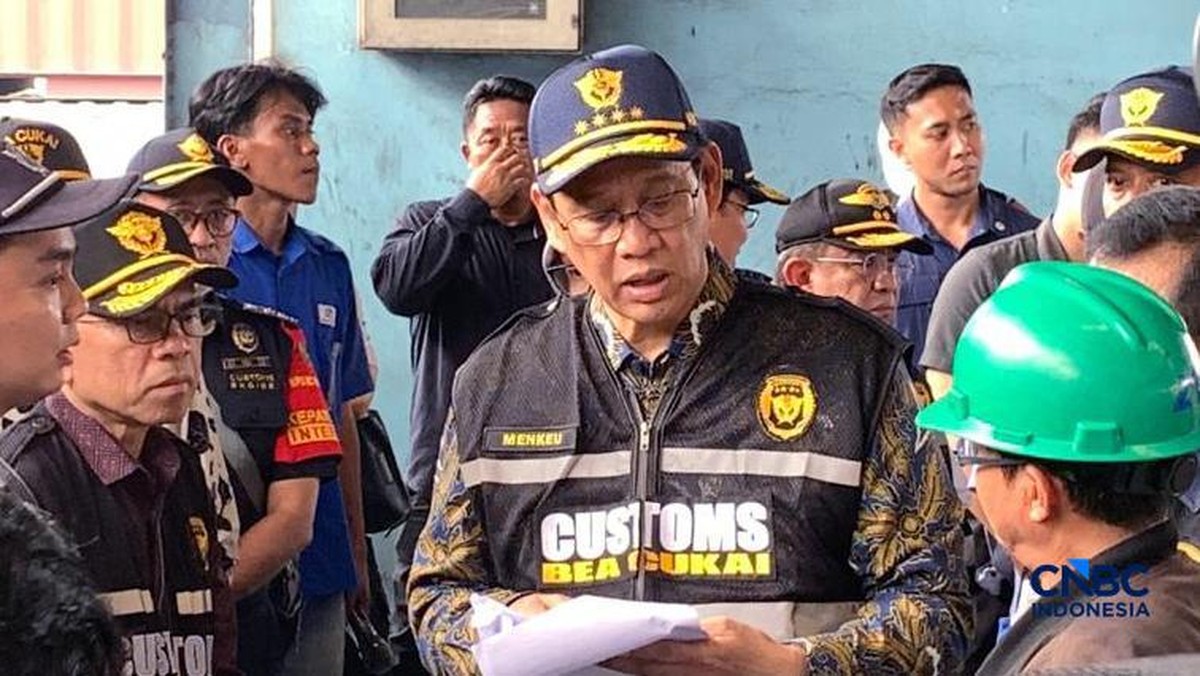 Purbaya Buka Suara soal Transaksi Dolar di Pelabuhan: Nanti Saya Hajar