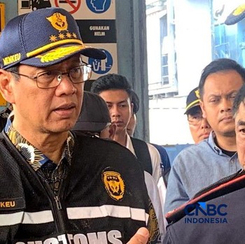Menteri Keuangan (Menkeu) Purbaya Yudhi Sadewa  meninjau Pelabuhan Tanjung Priok pada Sabtu (6/6/2026). (CNBC Indonesia/Fergi Nadira)