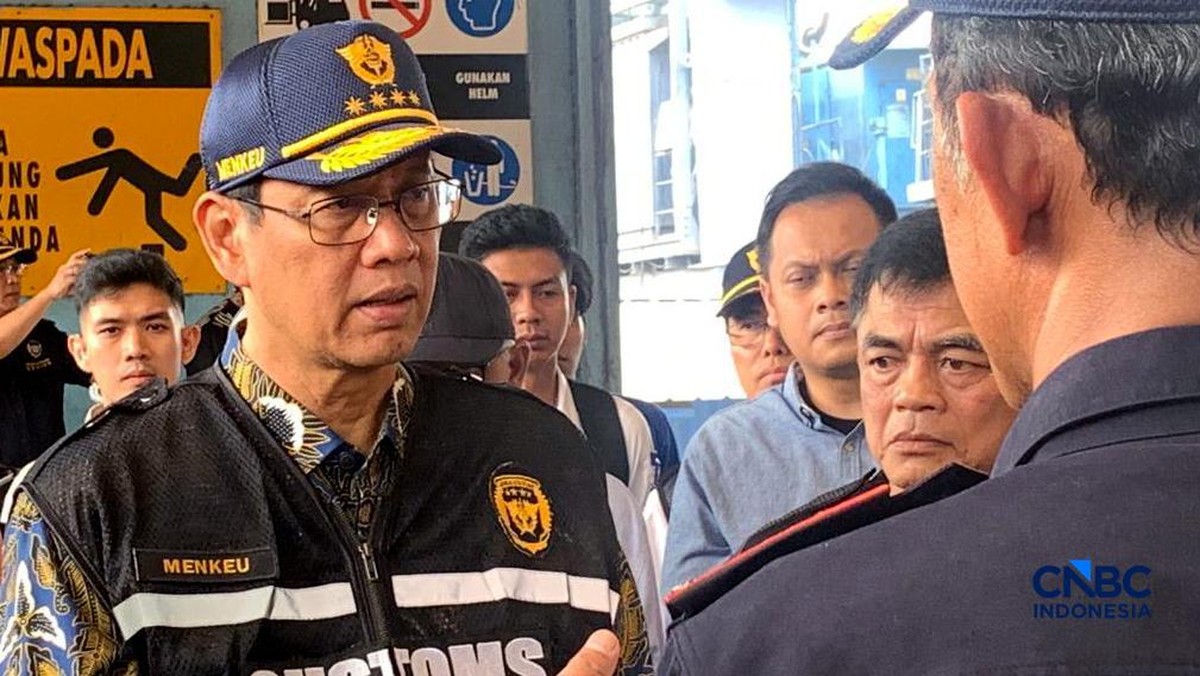 Purbaya Minta Bea Cukai Kerja 24 Jam, Target Kontainer Numpuk Sisa 500