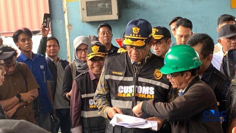 Menteri Keuangan (Menkeu) Purbaya Yudhi Sadewa  meninjau Pelabuhan Tanjung Priok pada Sabtu (6/6/2026). (CNBC Indonesia/Fergi Nadira)