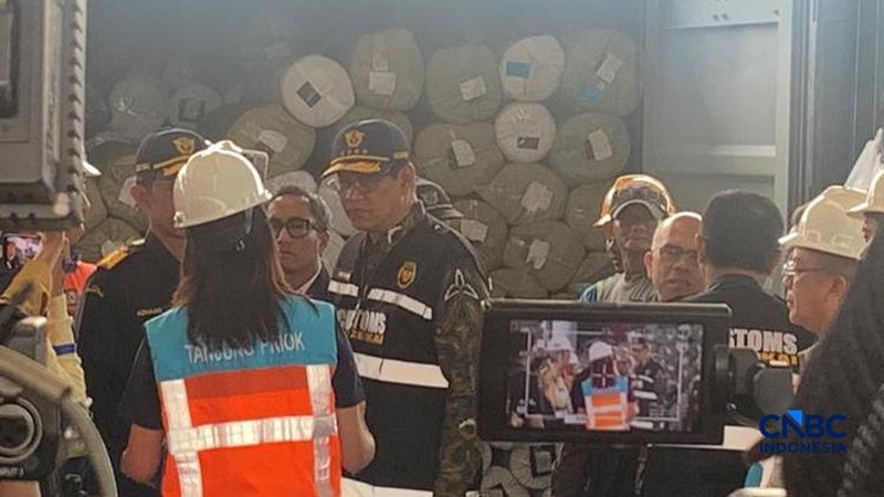 Menteri Keuangan (Menkeu) Purbaya Yudhi Sadewa  meninjau Pelabuhan Tanjung Priok pada Sabtu (6/6/2026). (CNBC Indonesia/Fergi Nadira)