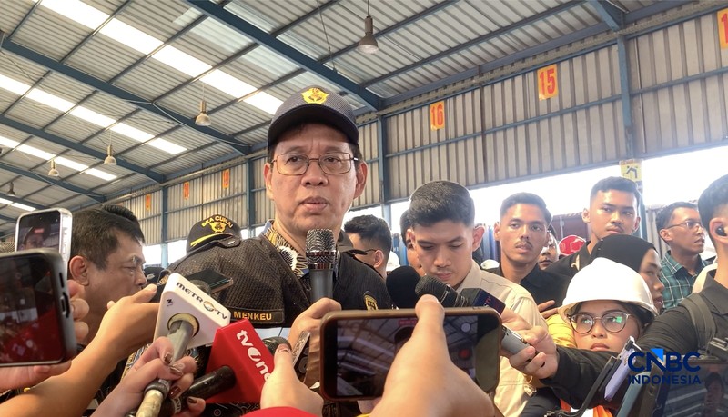 Menteri Keuangan (Menkeu) Purbaya Yudhi Sadewa  meninjau Pelabuhan Tanjung Priok pada Sabtu (6/6/2026). (CNBC Indonesia/Fergi Nadira)