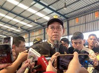 Menteri Keuangan Purbaya Yudhi Sadewa saat memberi keterangan pers saat kunjungannya di Pelabuhan Tj Priok, Sabtu, 6/6. (CNBC Indonesia/Fergi Nadira)
