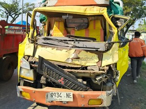 Truk-Motor Kecelakaan Beruntun di Pantura Demak, 1 Orang Tewas