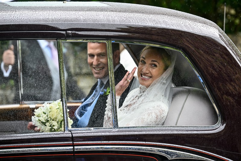 Peter Phillips resmi menikahi Harriet Sperling dalam upacara yang digelar di Gereja All Saints, Kemble, Cirencester, Inggris, Sabtu (6/6/2026). REUTERS/Dylan Martinez