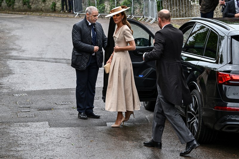 Peter Phillips resmi menikahi Harriet Sperling dalam upacara yang digelar di Gereja All Saints, Kemble, Cirencester, Inggris, Sabtu (6/6/2026). REUTERS/Dylan Martinez