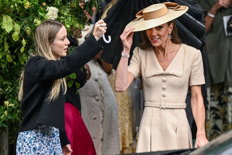 Peter Phillips resmi menikahi Harriet Sperling dalam upacara yang digelar di Gereja All Saints, Kemble, Cirencester, Inggris, Sabtu (6/6/2026). REUTERS/Dylan Martinez