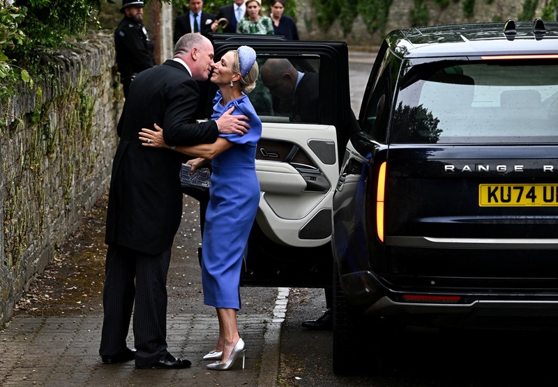Peter Phillips resmi menikahi Harriet Sperling dalam upacara yang digelar di Gereja All Saints, Kemble, Cirencester, Inggris, Sabtu (6/6/2026). REUTERS/Dylan Martinez