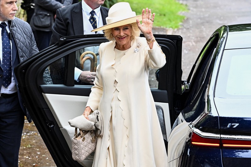 Peter Phillips resmi menikahi Harriet Sperling dalam upacara yang digelar di Gereja All Saints, Kemble, Cirencester, Inggris, Sabtu (6/6/2026). REUTERS/Dylan Martinez
