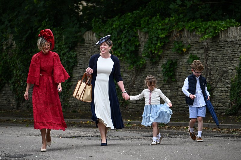 Peter Phillips resmi menikahi Harriet Sperling dalam upacara yang digelar di Gereja All Saints, Kemble, Cirencester, Inggris, Sabtu (6/6/2026). REUTERS/Dylan Martinez