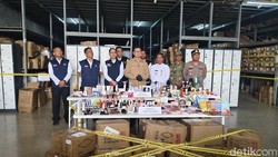 Penampakan Gudang Tangerang yang Digerebek BPOM, Simpan Kosmetik Ilegal Senilai Rp 27 M