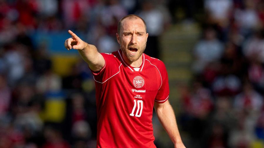 Christian Eriksen dari Denmark saat pertandingan sebelum kemudian pingsan di lapangan saat pertanidngan persahabatan di Stadion Stadion Odense, Denmark, Minggu (7/6/2026). (Bo Amstrup/Ritzau Scanpix via REUTERS)