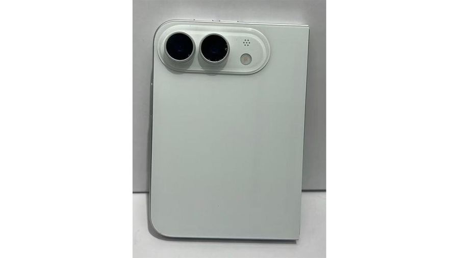 Dummy iPhone Fold. (X/onnyDickson)