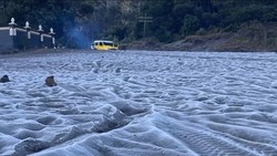 Penampakan Bromo Bersalju untuk Pertama Kalinya Tahun Ini