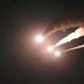 Iran meluncurkan rudal ke arah Israel, di lokasi yang tidak diketahui, dalam gambar diam ini yang diambil dari video yang dirilis pada 7 Juni 2026. (Pool via WANA (West Asia News Agency)/ via REUTERS)