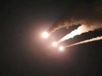 Iran meluncurkan rudal ke arah Israel, di lokasi yang tidak diketahui, dalam gambar diam ini yang diambil dari video yang dirilis pada 7 Juni 2026. (Pool via WANA (West Asia News Agency)/ via REUTERS)