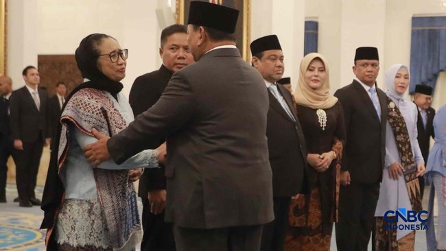 Tangis Haru Nanik S. Deyang Saat Dilantik Prabowo Sebagai Kepala BGN