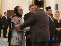 Foto: Kepala Badan Gizi Nasional Nanik Sudaryati Deyang bersalaman dengan Presiden Prabowo Subianto di Istana Negara, Jakarta, Senin (8/6/2026). (CNBC Indonesia/Muhammad Sabki)