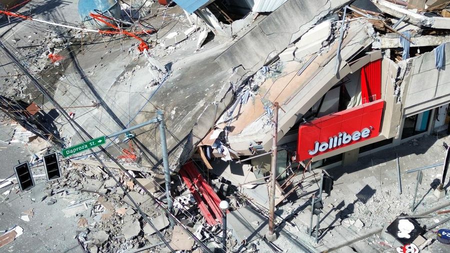 kondisi bangunan yang runtuh setelah gempa berkek magnitude 7,8 di General Santos, Pulau Mindanao, Filipina, 8 Juni 2026. (GenSan DEV/Handout via REUTERS)