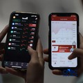 Layar menampilkan pergerakan Indeks Harga Saham Gabungan (IHSG) di gedung Bursa Efek Indonesia (BEI), Jakarta, Senin (8/6/2026). (CNBC Indonesia/Tri Susilo)