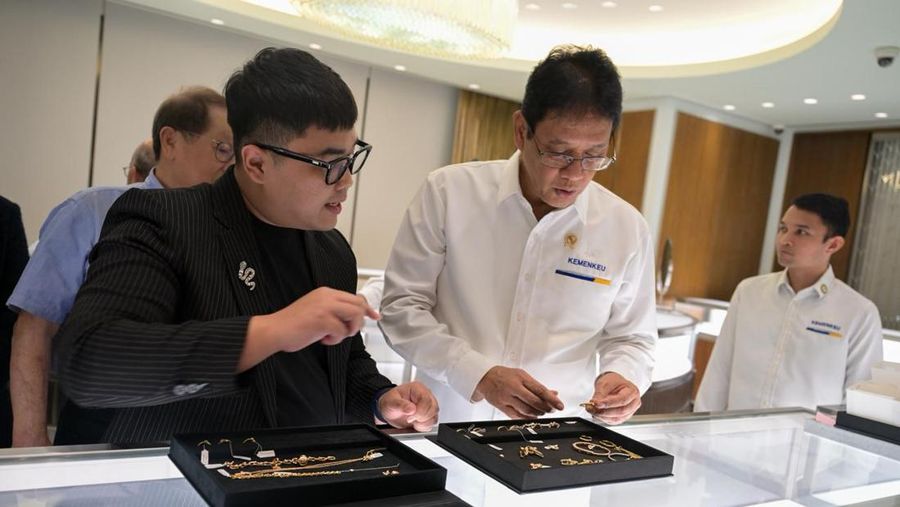 Menteri Keuangan Purbaya Yudhi Sadewa saat mengunjungi gerai Tiffany & Co di Plaza Indonesia, Jakarta Pusat, Senin (8/6/2026). (Dok. Biro KLI Kemenkeu)
