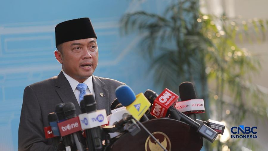 Menteri Sekretaris Negara, Prasetyo Hadi saat menyampaikan konferensi pers di Istana Negara, Jakarta, Senin (8/6/2026). (CNBC Indonesia/Muhammad Sabki)