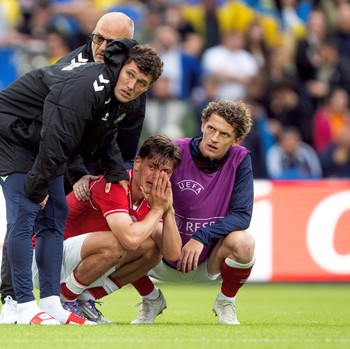 Detik-Detik Pemain Denmark Christian Eriksen Kolaps di Stadion Odense